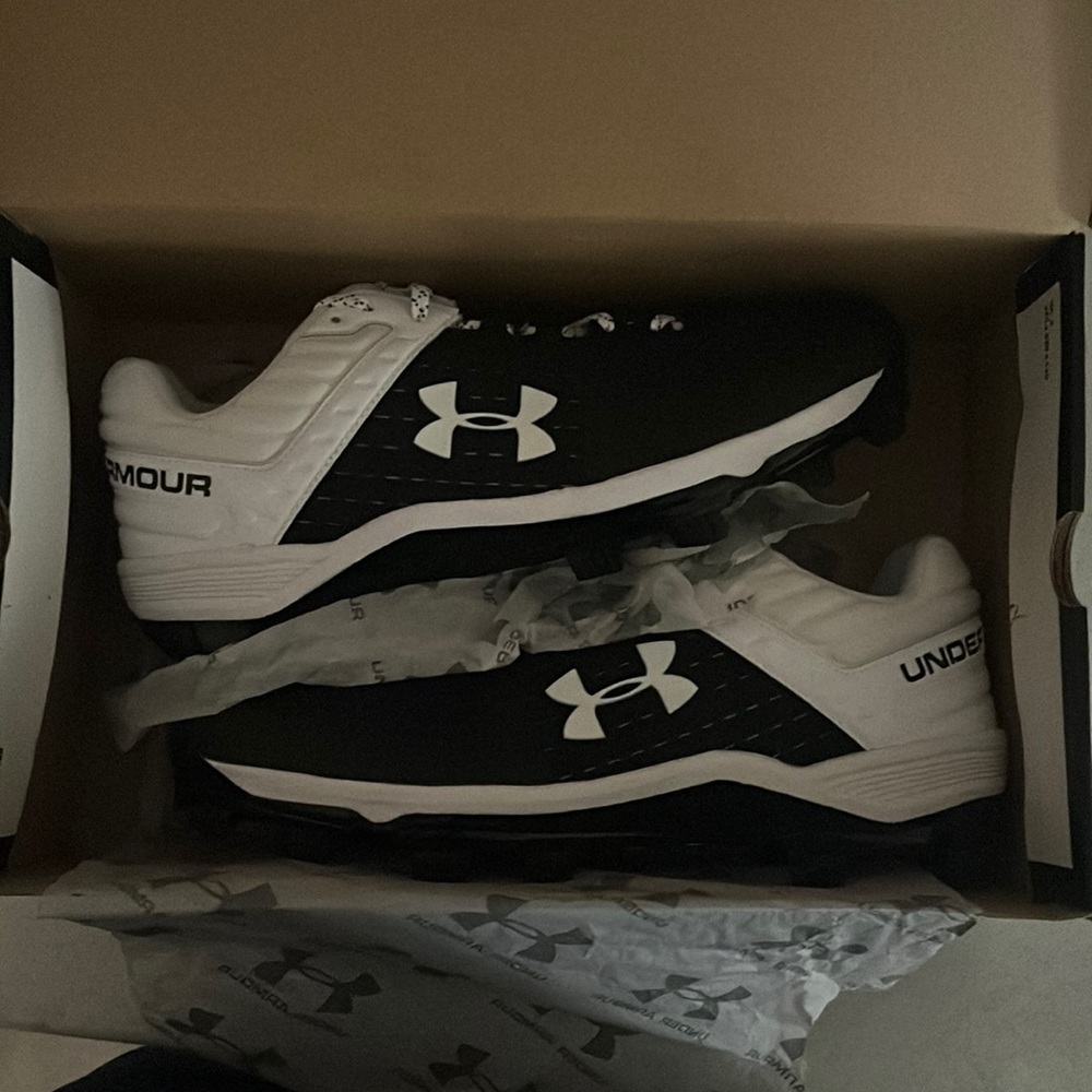 Men’s football cleats